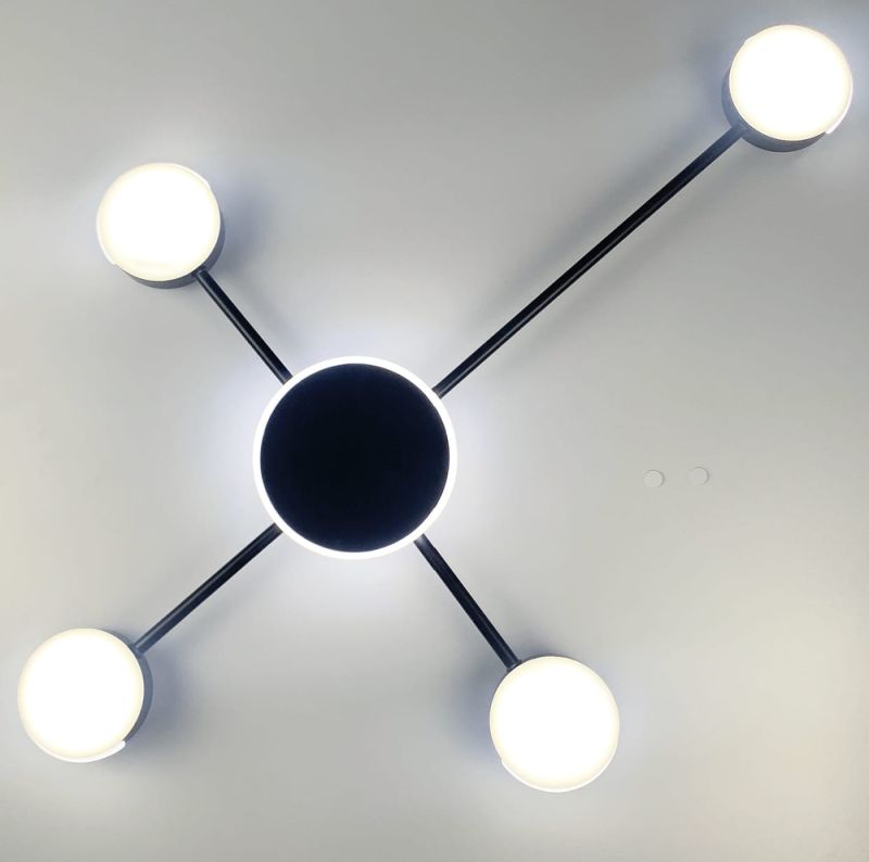 Стельовий LED світильник-супутник чорного кольору